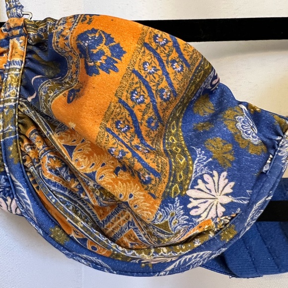 Urban Outfitter’s Convertible Bra - Picture 4 of 8